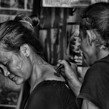Menikmati Goresan Jarum Tatto by Syahrul Sandjaya